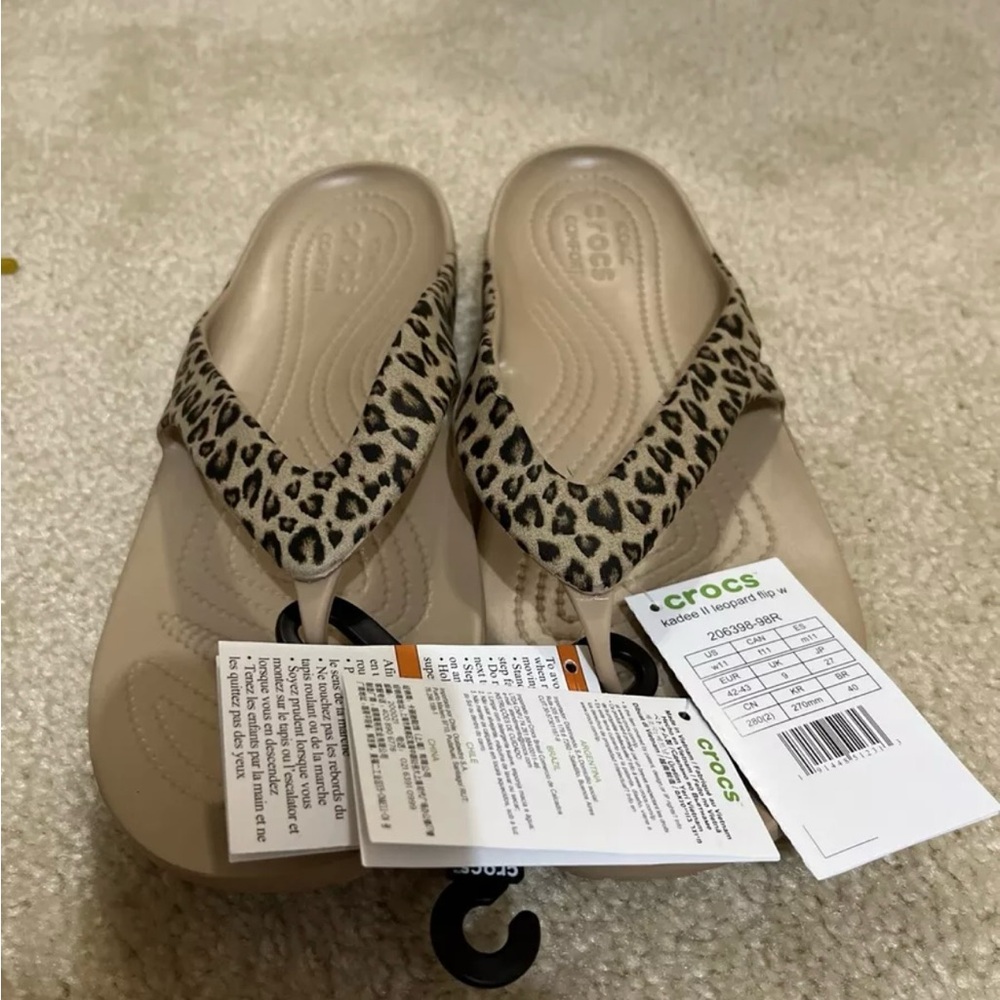 CROCS Leopard Print Sandals in Tan Size 11. NWT